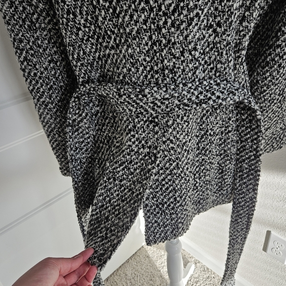 Calvin Klein Women's Black and White Tweed Pea Coat. Size 8P - Picture 4 of 8